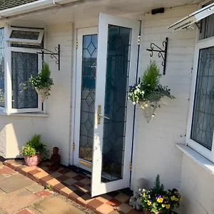 Stanwell Stansted Airport Bed & Breakfast
