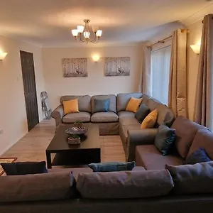 Shirley L, Milton, Cambridge, 4 Bedroom House, Newly Refurbished Holiday home