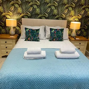 Near City, Science Park & Marshalls And Close To Riverside Walks Apartment