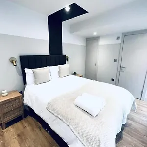 South Charming Ensuite Look Like Designer Aparthotel London